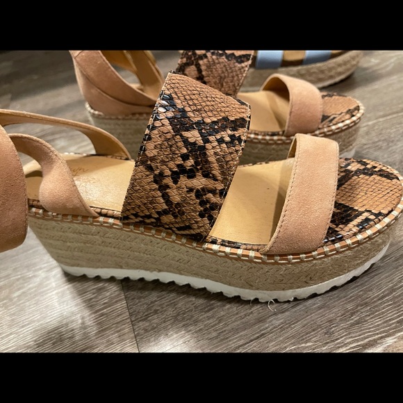 Snake print and suede espadrilles LIKE NEW - Picture 2 of 3